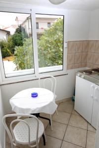 Kuchyň nebo kuchyňský kout v ubytování Apartments with a parking space Podaca, Makarska - 4747
