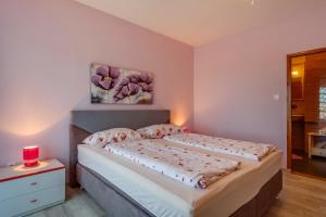 Postel nebo postele na pokoji v ubytování Double Room Mali Losinj 3445h + 12 fotografií
