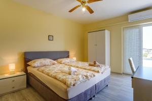 a bedroom with a bed with two teddy bears on it at Rooms with a parking space Mali Losinj (Losinj) - 3445 in Mali Lošinj