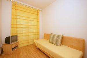 TV a/nebo společenská místnost v ubytování Apartments with WiFi Omis - 4654