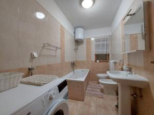 Koupelna v ubytování Apartments by the sea Duga Luka - Prtlog, Labin - 3025 + 22 fotografií