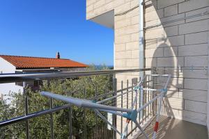 Balkón nebo terasa v ubytování Apartments by the sea Duce, Omis - 2737