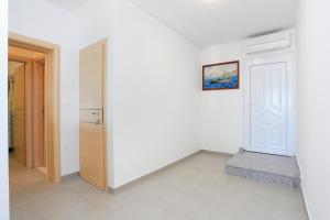 Fotografie z fotogalerie ubytování Apartments by the sea Duce, Omis - 2737 v destinaci Duće