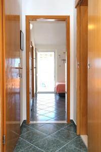 Fotografie z fotogalerie ubytování Apartments by the sea Duce, Omis - 2737 v destinaci Duće