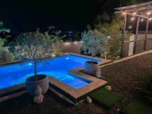 Kolam renang di atau dekat dengan Lama y Solo Unique private room walking distance to the Beach