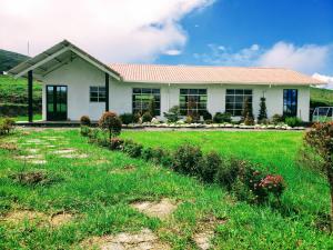 a house with a green lawn in front of it at Finca Masada in Mira