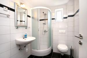 Koupelna v ubytování Apartments by the sea Zaostrog, Makarska - 2816