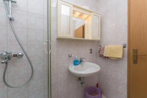 Kúpeľňa v ubytovaní Studio Brela 2752a