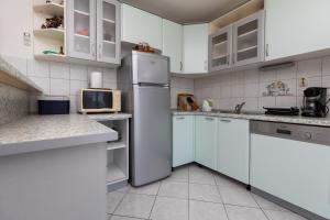 Kuchyň nebo kuchyňský kout v ubytování Apartments with a parking space Mimice, Omis - 2805