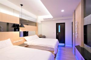 Rúm í herbergi á 晴空桂冠 Clear Sky Laurel Hotel
