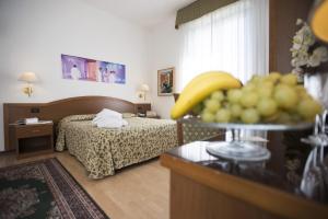 Postel nebo postele na pokoji v ubytování Hotel Angiolino + 23 fotografií
