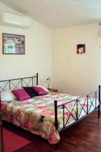 a bedroom with a bed with pink pillows at Studio Brela 2713d in Brela