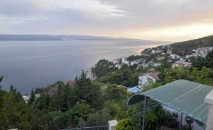 Fotografia z galérie ubytovania Family friendly house with a swimming pool Mimice, Omis - 4644 v Mimiciach