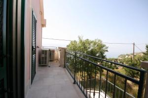 Fotografia z galérie ubytovania Family friendly house with a swimming pool Mimice, Omis - 4644 v Mimiciach