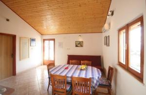 a dining room with a table and chairs in a room at Holiday house with a parking space Bol, Brac - 4661 in Bol