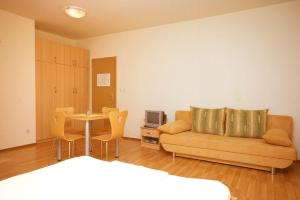Posedenie v ubytovaní Studio Omis 4654b