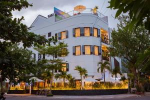 Bangunan di mana terletaknya aparthotel ini