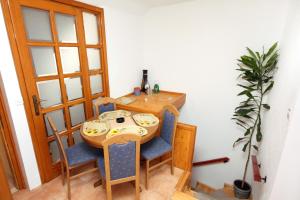 Fotografia z galérie ubytovania Apartments and rooms by the sea Dubrovnik - 4735 v Dubrovníku