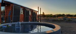 a small pool of water in front of a building at Jamais le même in Kakamas