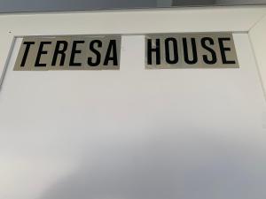 Certifikát, hodnocení, plakát nebo jiný dokument vystavený v ubytování Teresa house