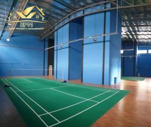 a tennis court inside of a building with a tennis court at Cheras Menara Simfoni Modern Studio in Cheras