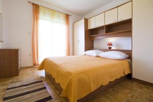 Postel nebo postele na pokoji v ubytování Apartments Valentina-B
