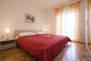 Postel nebo postele na pokoji v ubytování Apartments Valentina-B