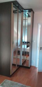 Postel nebo postele na pokoji v ubytování Belvárosi Apartman Lux