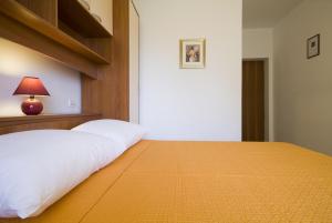 Postel nebo postele na pokoji v ubytování Apartments Valentina-B
