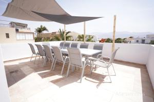 Gallery image ng YalaRent Afarsemon Apartments with pool - For Families & Couples sa Eilat