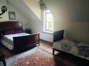 Säng eller sängar i ett rum på Hortensjowe Wzgórze