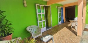 Un patio o zona al aire libre en Golden Shell Residence