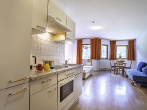 Kuchyň nebo kuchyňský kout v ubytování Scenic Apartment in Neustift im Stubaital in Top Location