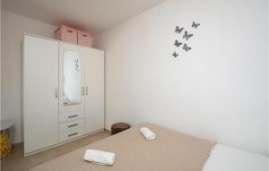 Postel nebo postele na pokoji v ubytování Beautiful Apartment In Labin With Wifi