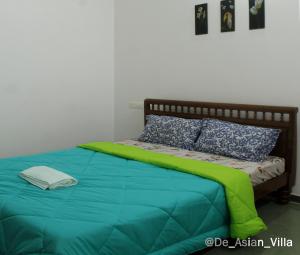เตียงในห้องที่ De Asian Villa Pondicherry