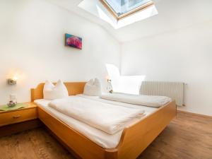 Postel nebo postele na pokoji v ubytování Family friendly Apartment in Neustift with Balcony