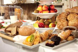 
Breakfast options available to guests at Hotel Gasthof Alte Post - Restaurant offen
