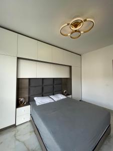 Saranda Terraces Exclusive Appartment 객실 침대