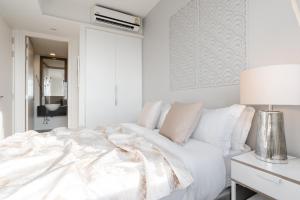 Ein Bett oder Betten in einem Zimmer der Unterkunft Unixx Pattaya by Alvin