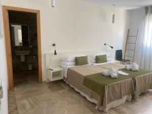 מיטה או מיטות בחדר ב-Hotel Senderos