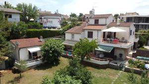 Gallery image of Apartmani Natasa in Vantačići +17 photos