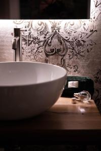 a white sink on a wooden counter in a bathroom at Agriturismo Maria Vittoria in Custoza