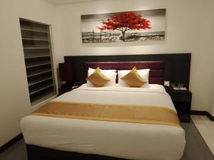 Postel nebo postele na pokoji v ubytování Hotel X Rajshahi
