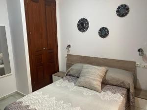 Postel nebo postele na pokoji v ubytování Hostal Puerta Carmona
