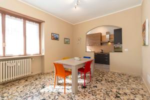 a kitchen and dining room with a table and chairs at Angeletti Home in Gassino Torinese