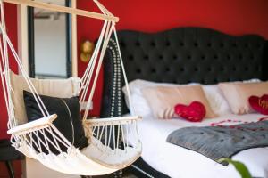 Posteľ alebo postele v izbe v ubytovaní Le Boudoir de Fanny - Sauna/Balnéo/ciné/Hamacs
