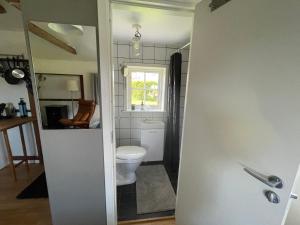 Koupelna v ubytování Söndregårds Haväng Bed & Kitchen