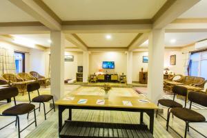 TV/trung tâm giải trí tại Hotel Acme Inn