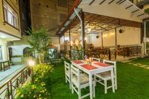 Vườn quanh Hotel Acme Inn
