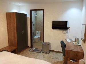TV a/nebo společenská místnost v ubytování ريلاكس إن للشقق الفندقية Relax Inn Hotel Appartment